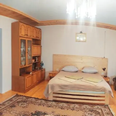 Садиба У Надії Villa Guta Exterior photo